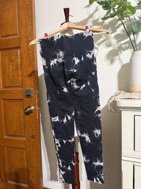 SHEIN Black & White Tie-Dye Leggings